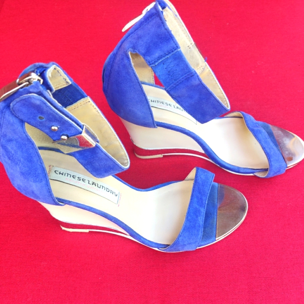 Chinese Laundry platform pumps